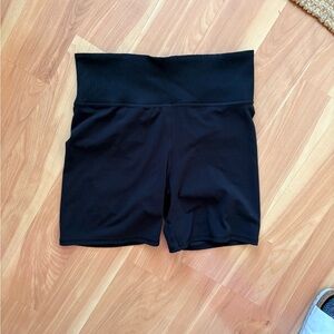 Vuori Women's Black Bike Shorts